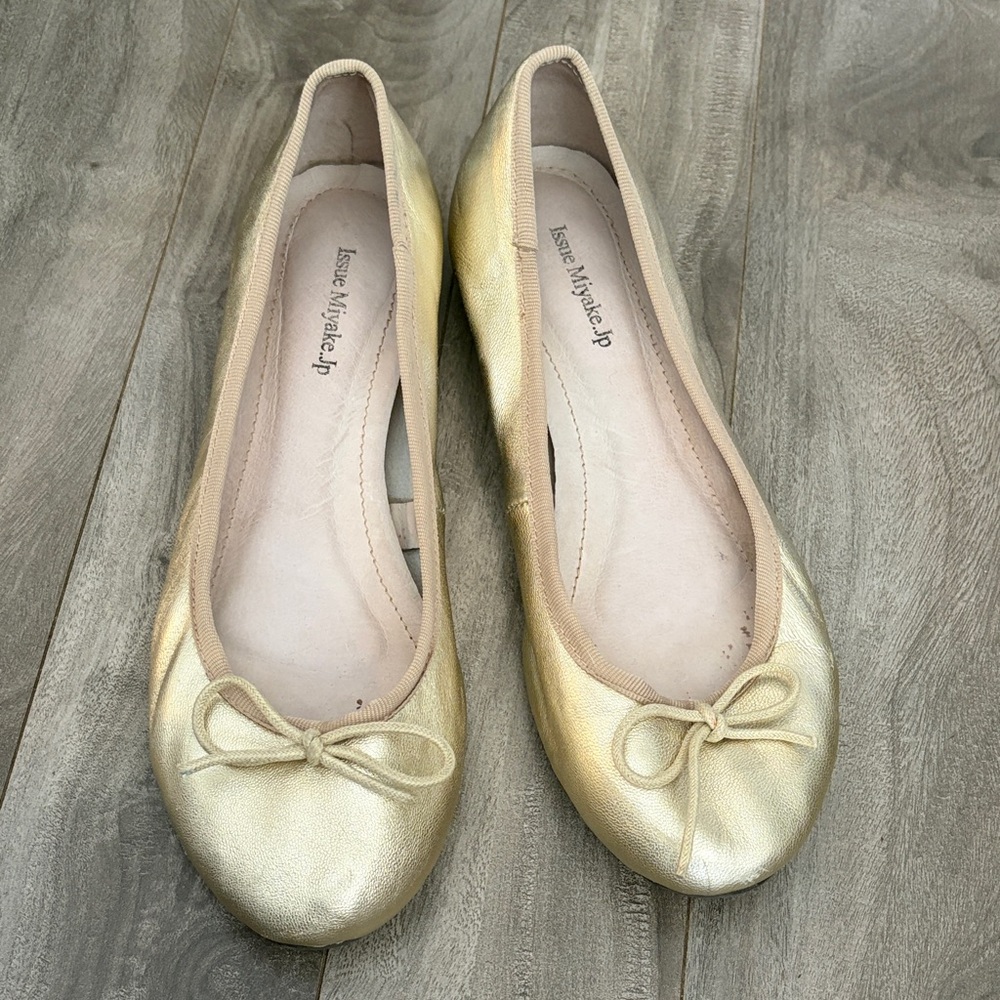 Issue Miyake Japan Metallic Gold Ballet Flats size 6